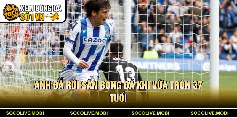 Anh đã rời sân bóng đá khi vừa tròn 37 tuổi